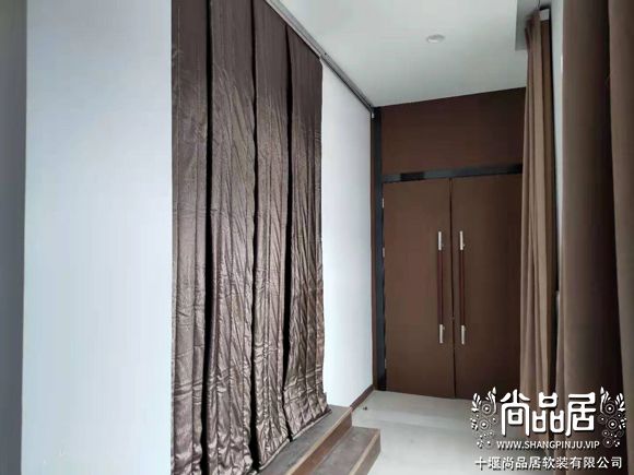 白河縣職教中心報(bào)告廳側(cè)門(mén)保暖門(mén)簾
