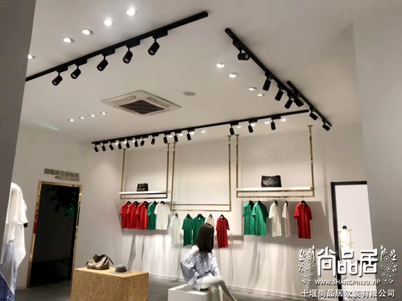 新天地品牌時(shí)尚女裝服裝店燈光搭配方案